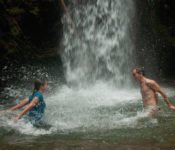 Mashpi Lodge - im Wasserfall baden