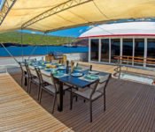 Galapagos Yacht Passion - Open Air Essbereich