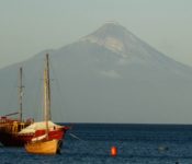 Blick von Puerto Varas auf den Vulkan Osorno